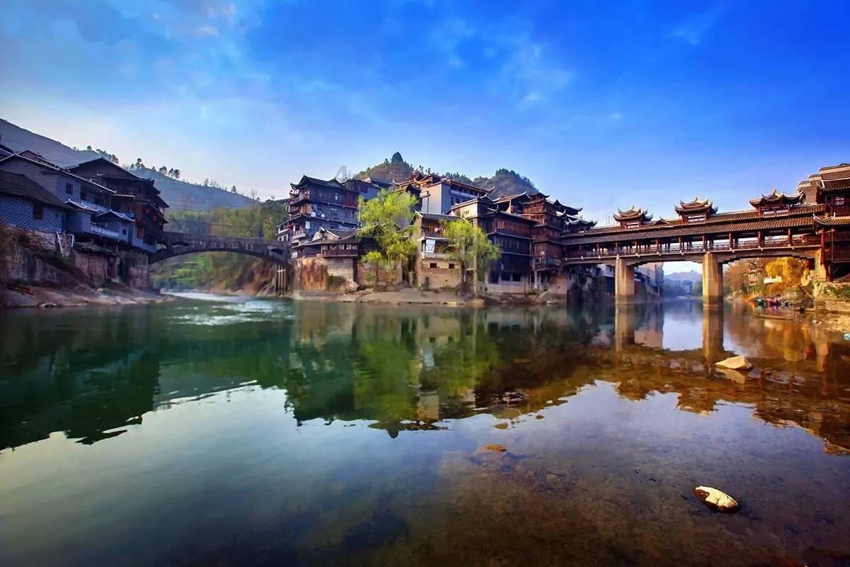 小球进黑洞
